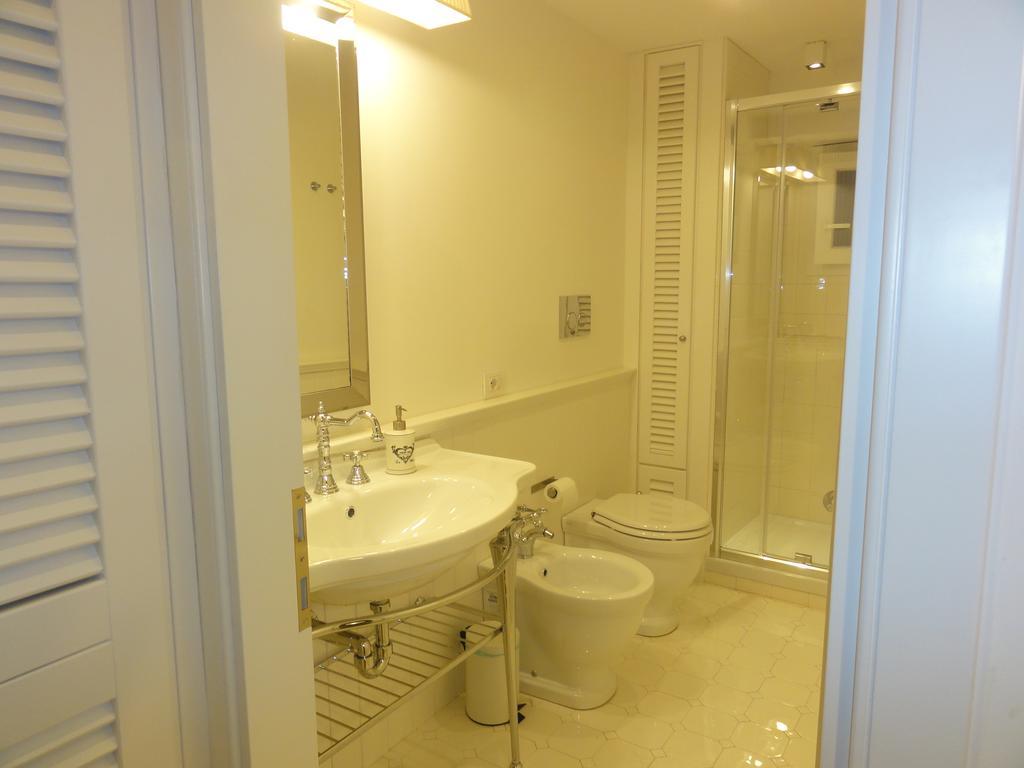 Corso Florence Room photo