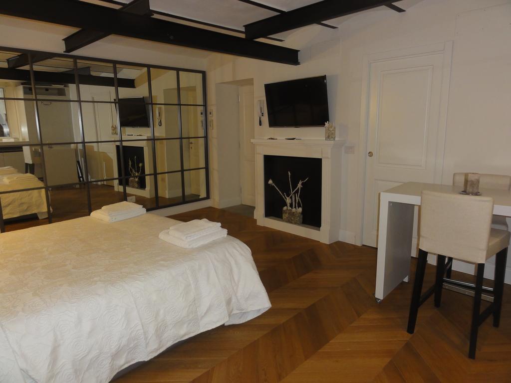 Corso Florence Room photo